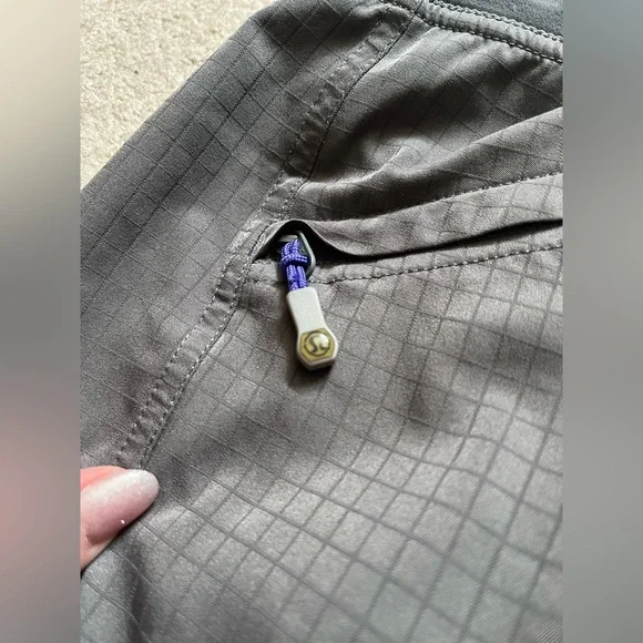 ⭐️XL Fitting Grey Lululemon Shorts - older style - Picture 4 of 6